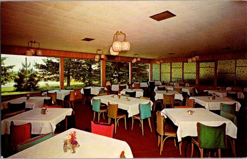Vintage Postcard Interior View The Scottie Club Ashland WI Wisconsin       G-094