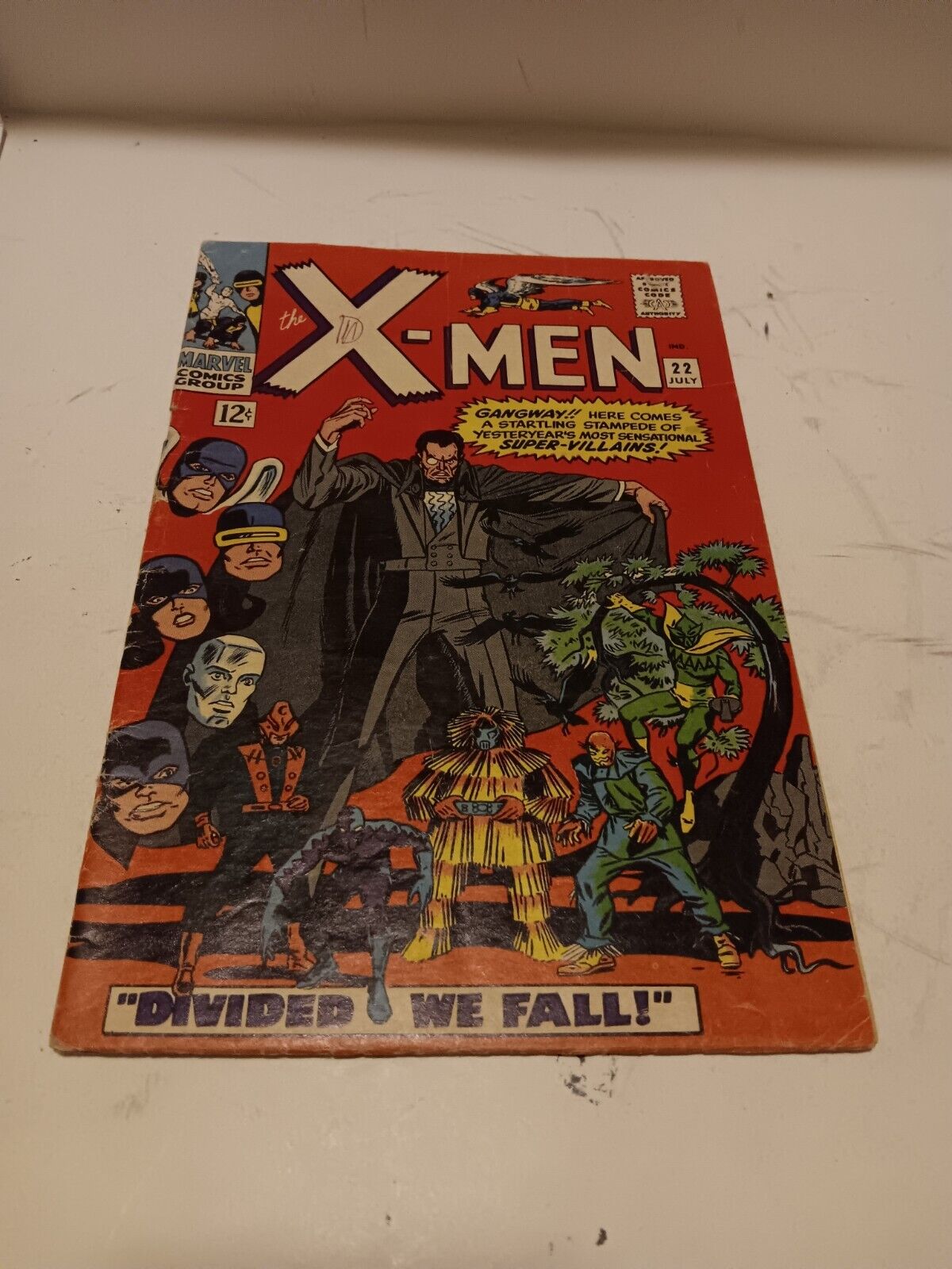 X-MEN #22 Mid Grade Marvel (1966) -COUNT NEFARIA SCARECROW & UNICORN APPEARANCE