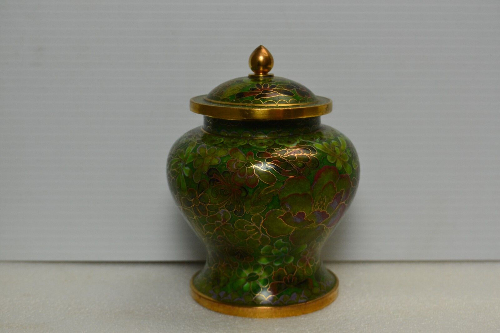 Cloisonne jar vintage Floral / gold trim design, Chinese with lid