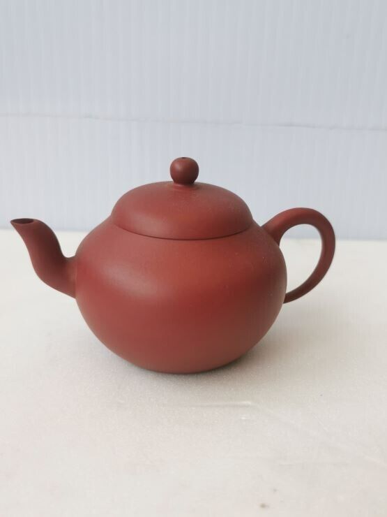 Yixing zisha/Zhu Ni 朱泥 Chinese teapot signed 孟 臣 100 cc