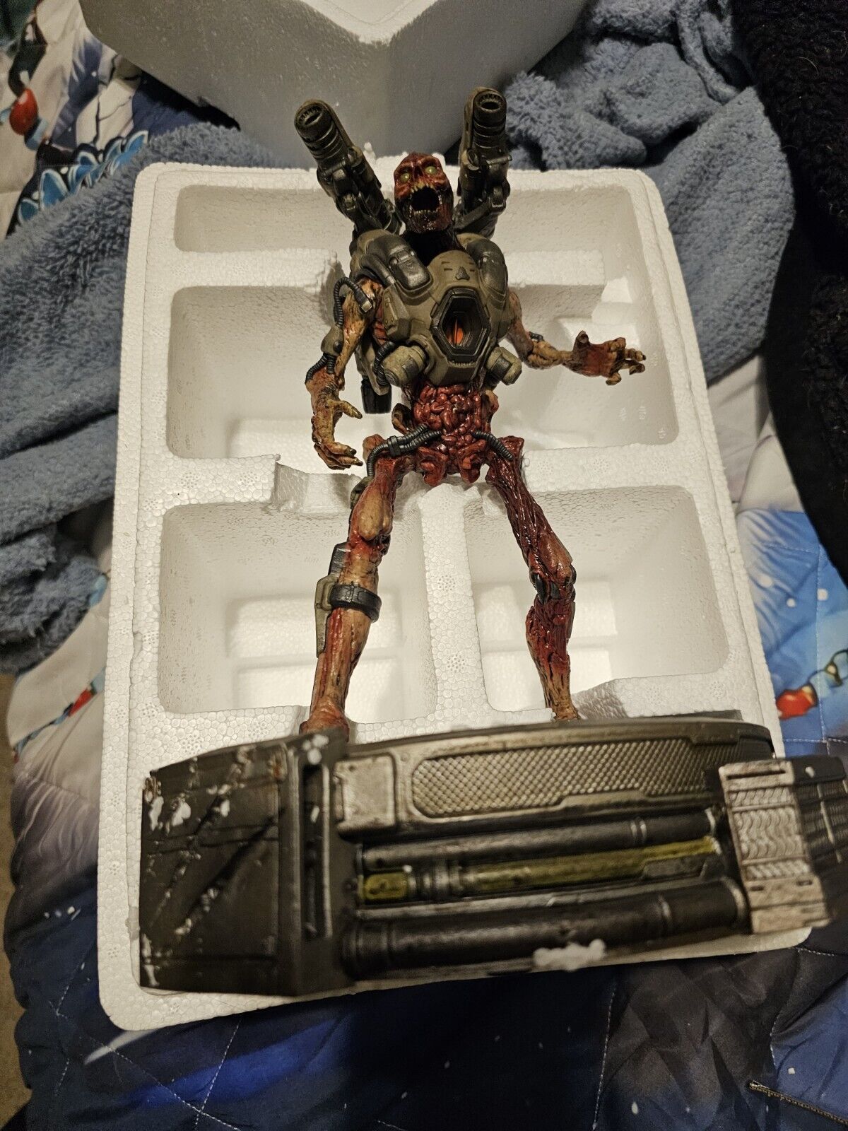 Doom 2016 Collectors Edition 12-inch Revenant Statue cyborg rocket pack skeleton