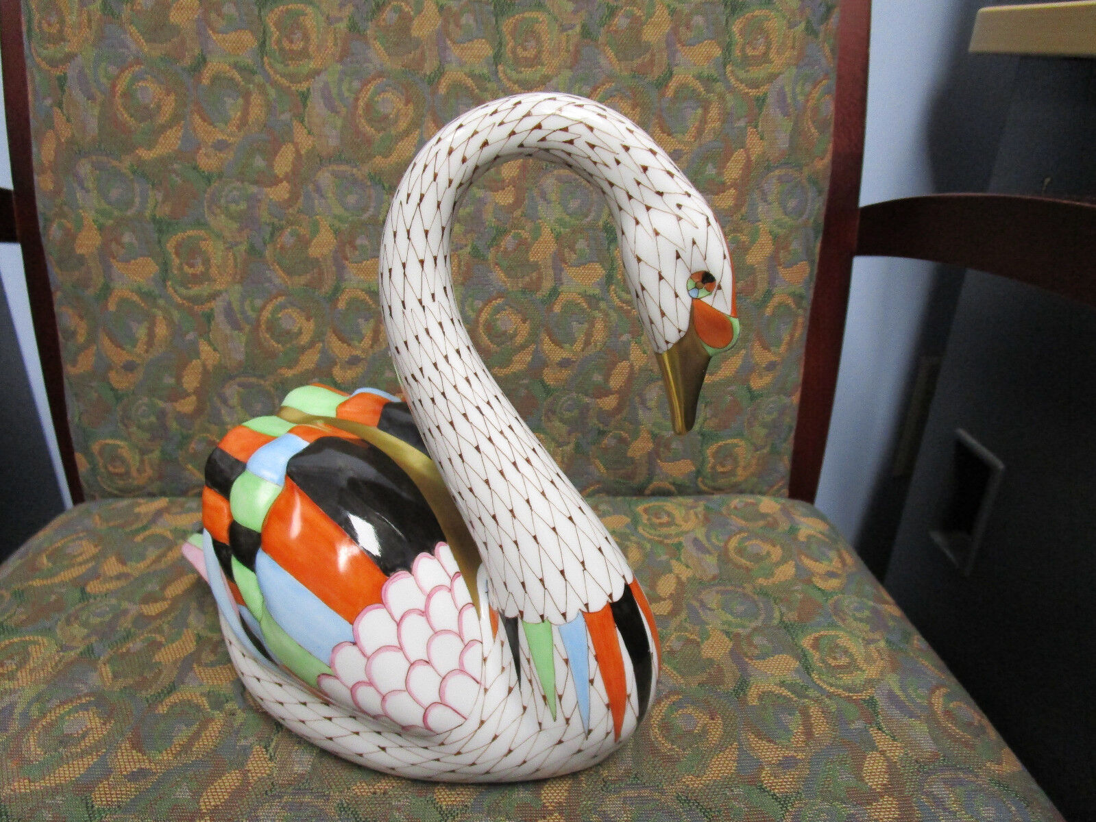 GORGEOUS AND ELEGANT  Hand painted Fishnet Large Swan Figurine - Hungary