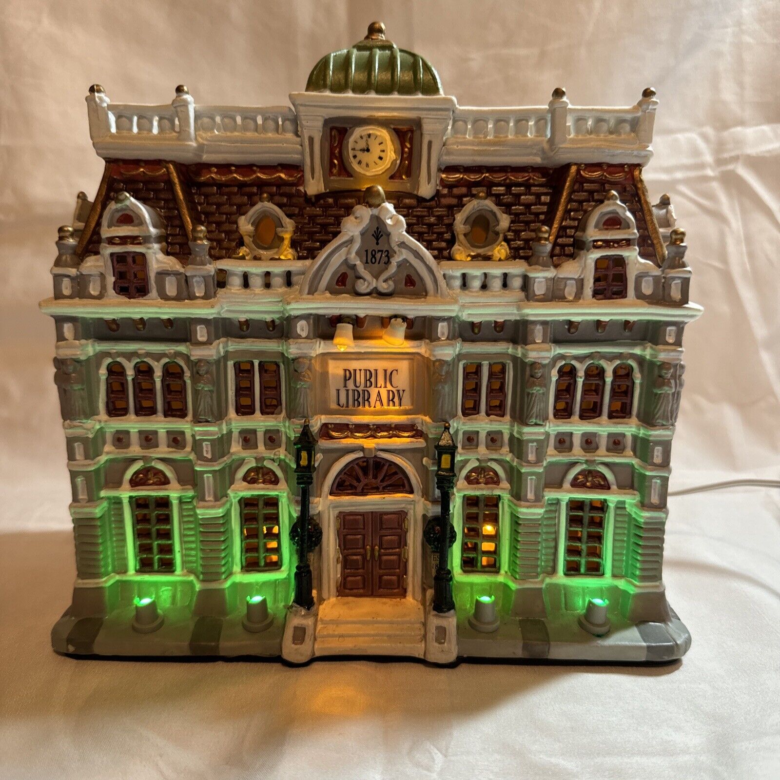 2005 LEMAX Lighted Christmas Village - PUBLIC LIBRARY Tested And Working