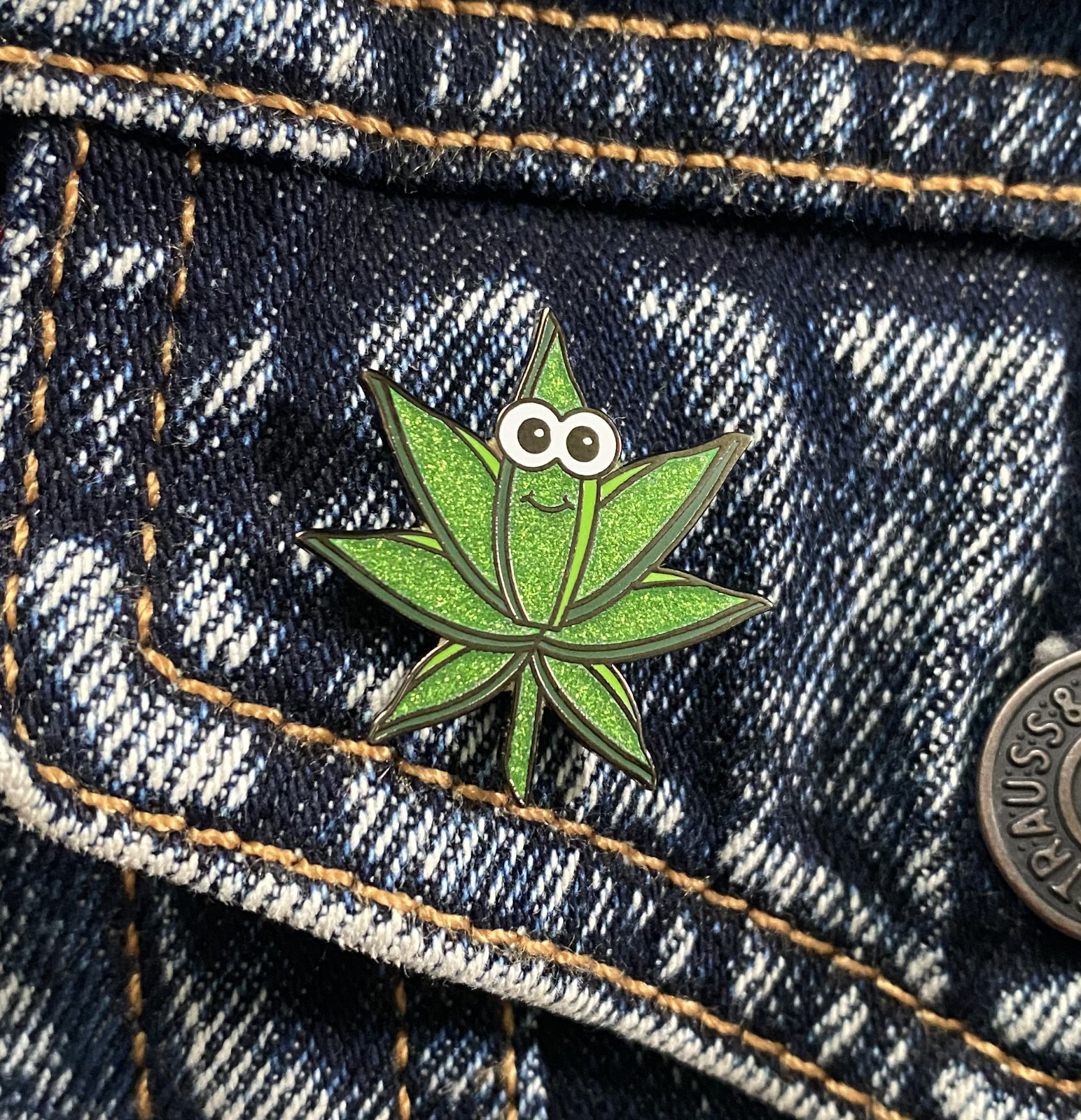 Weed Leaf Lapel Pin