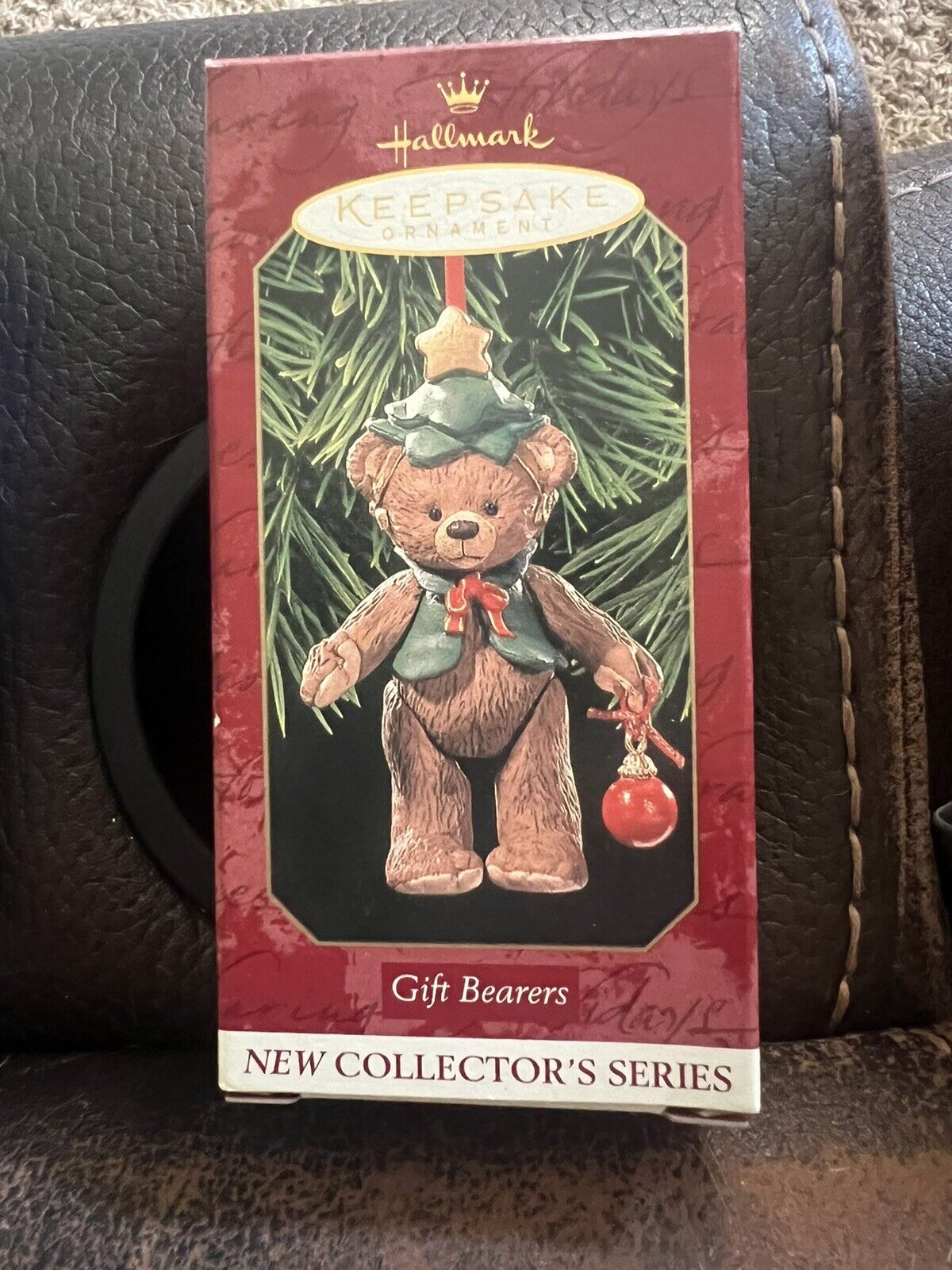 VTG 1999 Hallmark Keepsake Gift Bearers Ornament #1 in the Series Teddy Bear S1