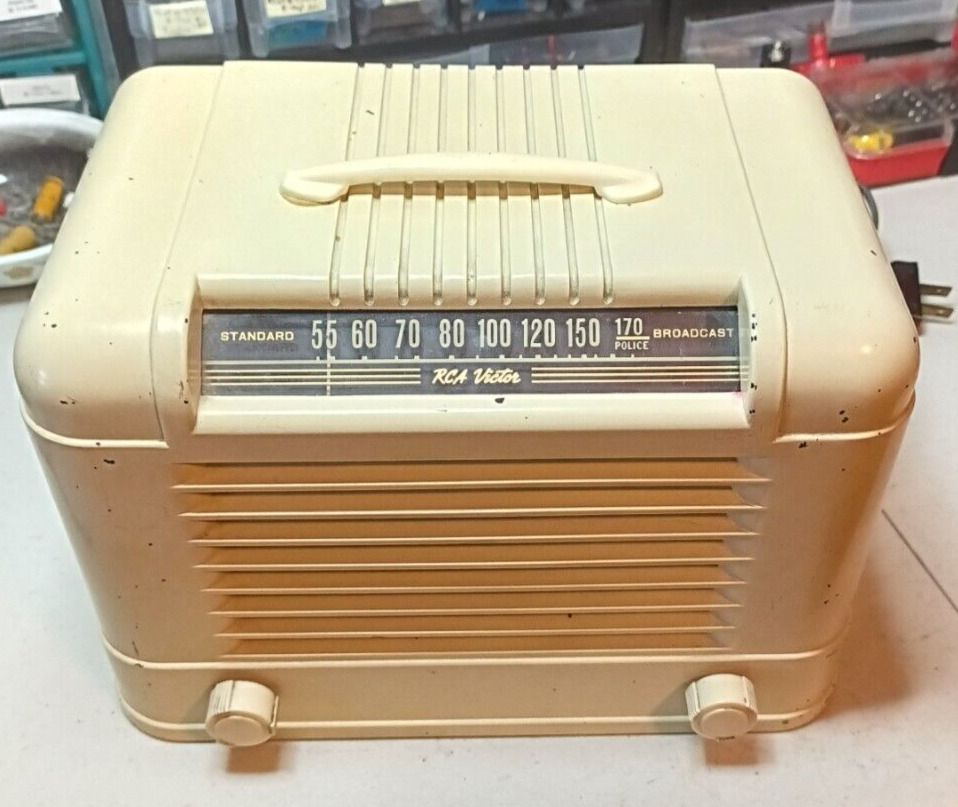 RCA VICTOR MODEL 12X2 CLASSIC TABLE TOP TUBE RADIO