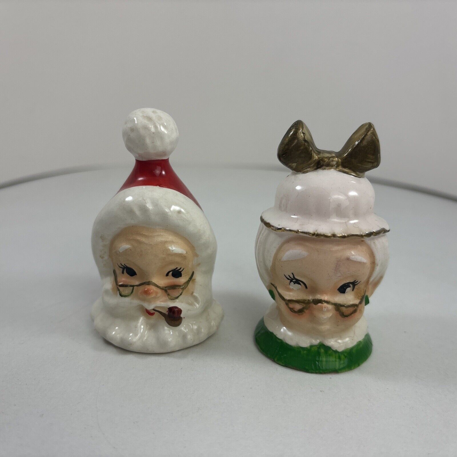 Vtg. Lefton Kitsch Mr & Mrs Santa Claus Christmas Salt and Pepper Shakers