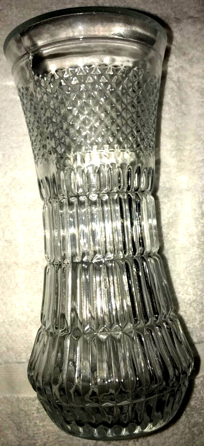 Cartier Italy crystal diamond cut glass flower vase 9 1/2”