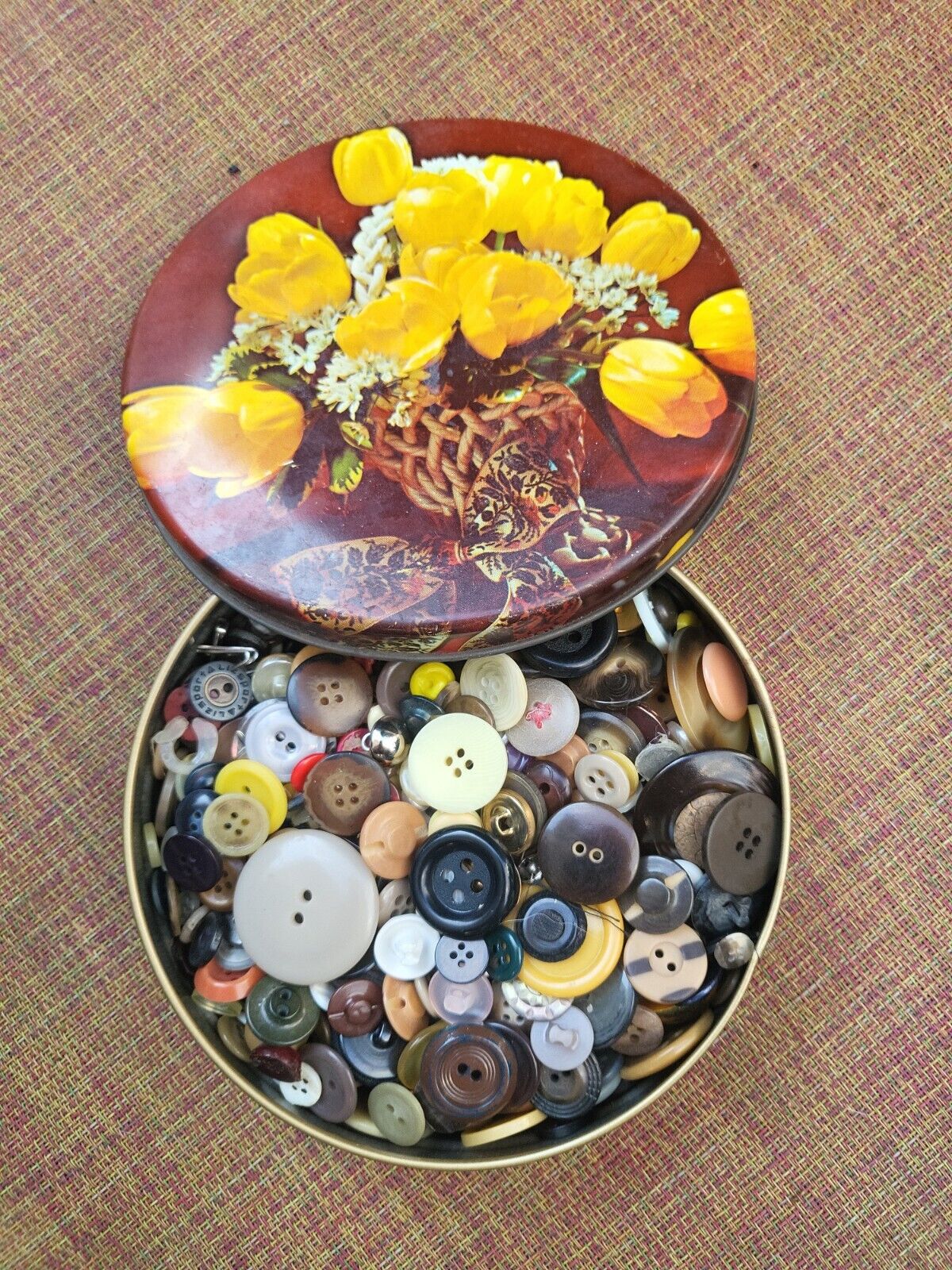 Vintage 60\'s Tulip Floral Round Button Tin 300 + Buttons