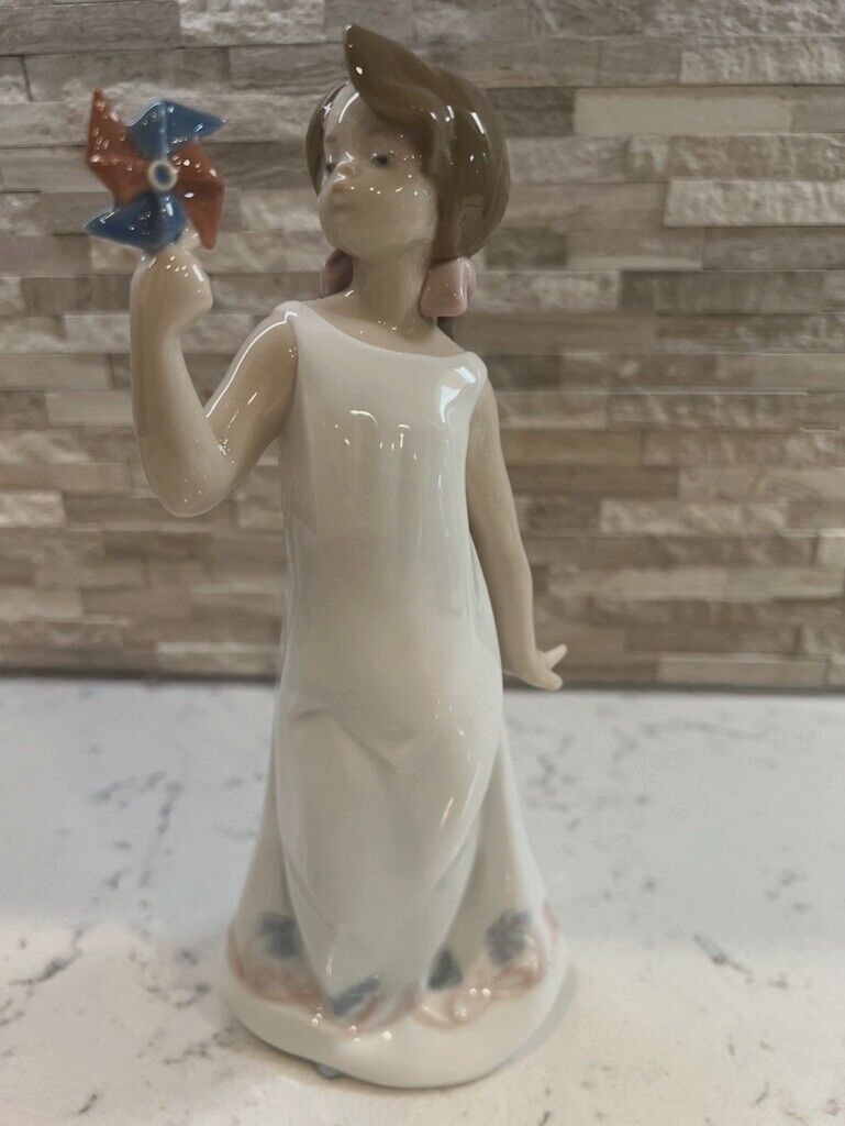 Lladro Figurine #6552  \