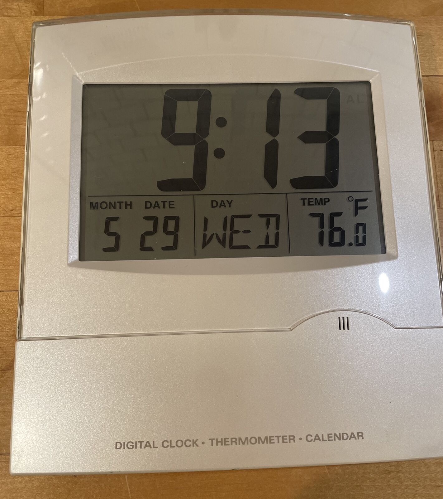 1998 Radio Shack Digital Clock, Thermostat & Calendar Works Batteries Included