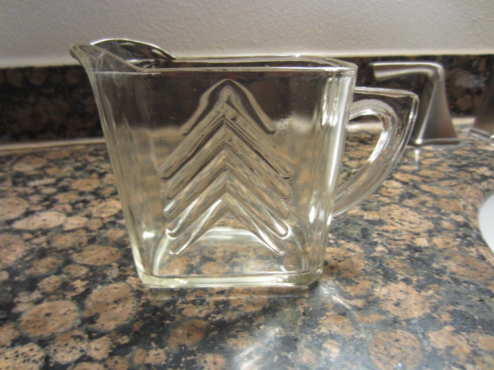 Vintage clear glass gravy server with handle and spout Unbranded