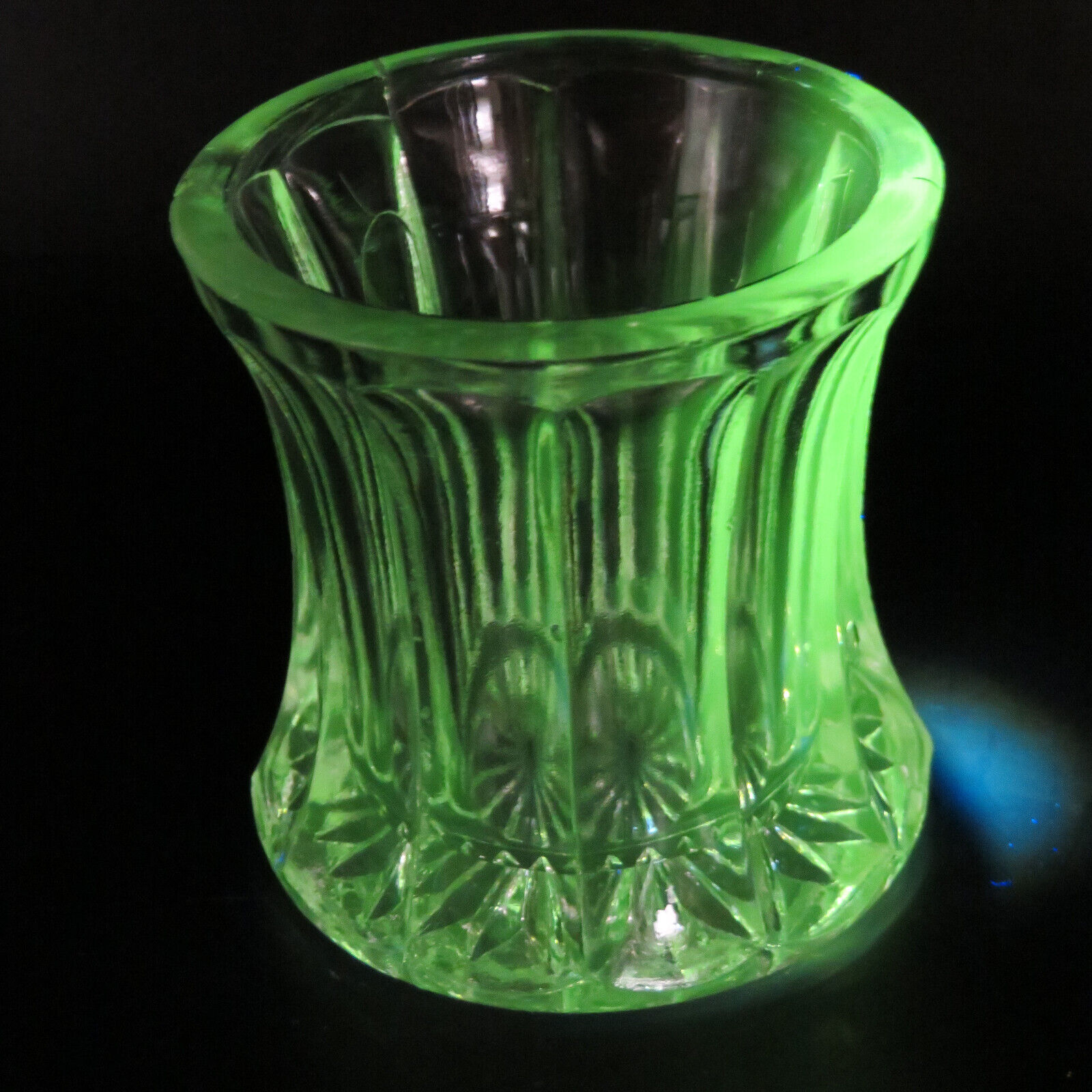 VINTAGE EARLY 1900\'S ANTIQUE VICTORIAN CLEAR GLASS TOOTHPICK HOLDER UV REACTIVE