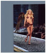 FOUND COLOR PHOTO J+5059 PRETTY WOMAN IN DARK FEATHER WINGS ON RUNWAY picture