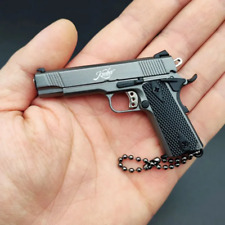 1: 3 1911 model pistol mini keychain metal model game toy miniature model picture