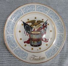 Vintage 1974 Avon Collector Freedom Plate USA with Original Box 9