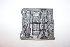 Vintage John Wright Cast Iron Christmas Candy Mold Vintage 1995 Drummer Bear picture