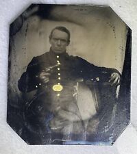 Armed Civil War Soldier, Revolver, Bayonet, Painted Gold Buttons. 1/6 Tintype picture