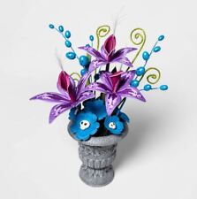 Target 2022 Hyde And Eek Ghoulish Garden DUNGEON LILIES Halloween Plant IN HAND picture