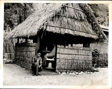 LD335 1943 Original ACME Photo NEW GUINEA HAIRDRESSER BARBER SHOP FOR YANKS picture