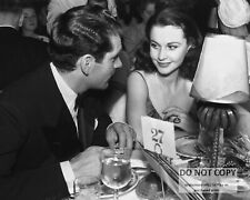 LAURENCE OLIVIER WITH WIFE VIVIEN LEIGH AT 1940 OSCARS - 8X10 PHOTO (CC571) picture