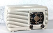 5D610 Zenith 1941/42 5D610 Table Radio Restored. A Very Nice Radio. picture