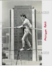 1986 Press Photo French Aerialist Philippe Petit walking between Stamford Forums picture