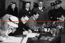 F017814 Men and women signing congratulatory lists for AH birthday Reich Chancel picture