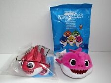 PINKFONG BABY SHARK MOMMY SHARK BATH SQUIRT TOY & PINK MINI PLUSH picture