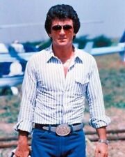 Patrick Duffy wears sunglasses & cowboy buckle Bobby Ewing in Dallas 8x10 photo picture