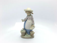 Lladro Figurine #5543 Hello Flowers, with box, 7 1/2