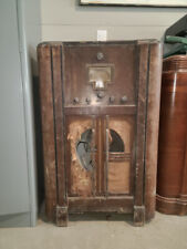 ANTIQUE RCA Victor Radio Upright Tube Radio Doesn't Work Decorative Piece picture
