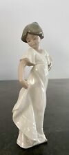 Lladro NAO - Girl Dancing Figurine, Beautiful picture