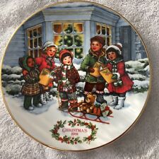 Avon 1991 Christmas Plate - Santa's Loving Touch - 22K GoldTrim picture