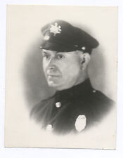 1940's-1950's SNAPSHOT : Vignetted Closeup Bust Of POLICEMAN #B picture