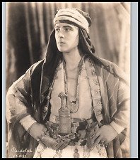 Hollywood HANDSOME ACTOR RUDOLPH VALENTINO 1920s VINTAGE PORTRAIT Photo 744 picture