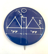 Vintage Pinback Unknown '77 Geometric r: '77 Blue White Extending Pin Button picture