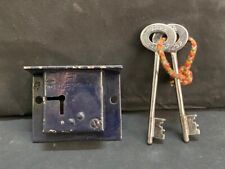 VINTAGE RARE UNIQUE NO. 494252 ALMIRAH & DRAWER CHEST IRON PADLOCK WITH 2 KEYS picture