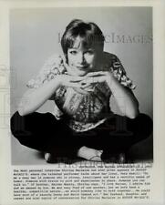 1976 Press Photo Actress Shirley MacLaine - srp36755 picture