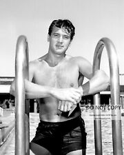 ACTOR ROCK HUDSON PIN UP - 8X10 PHOTO (RT941) picture
