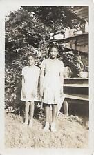MID CENTURY GIRLS Vintage FOUND PHOTO Black+White Snapshot ORIGINAL 312 51 N picture