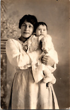 Vtg POSTCARD RPPC Real Photo MOTHER HOLDING CHILD - beautiful expressions picture