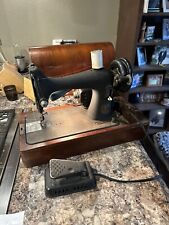 1942 Singer Model 99 Crinkle Sewing Machine In Bentwood Case W/Pedal - Tested picture