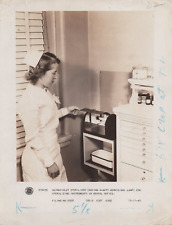 ULTRAVIOLET STERLIZER MACHINE NURSE 1940 DENTAL OFFICE ORIG VINTAGE PHOTO 144 picture