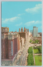 Postcard The Conrad Hilton Hotel Michigan Overlooking Grant Park Unposted picture