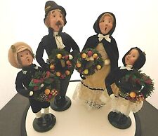 Byer's Choice Set of 4 The Carolers Traditional Wreath Family 2011 picture