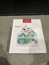 The Peanuts Merriest House in Town Musical Tabletop Decoration picture