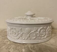 Vintage Mottahedeh Italy Ceramic Jewelry Trinket Box Cream Embossed 6.5” X 4.75” picture