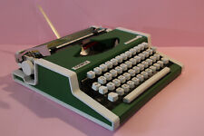 Vintage Olympia Traveller Deluxe Green Space Age Typewriter excellent picture