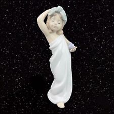Lladro Children Bathing Figurine Girl in Towel Porcelain Made In Spain 7.5